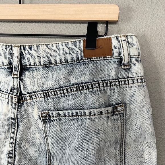 BDG Acid Wash High-Rise Lou Denim Hi-Low Shortie Cut Off Distressed Shorts 32 - Picture 7 of 9